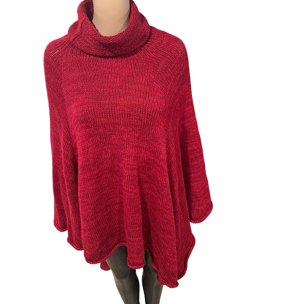 Beautiful knit poncho - Picture 2 of 8